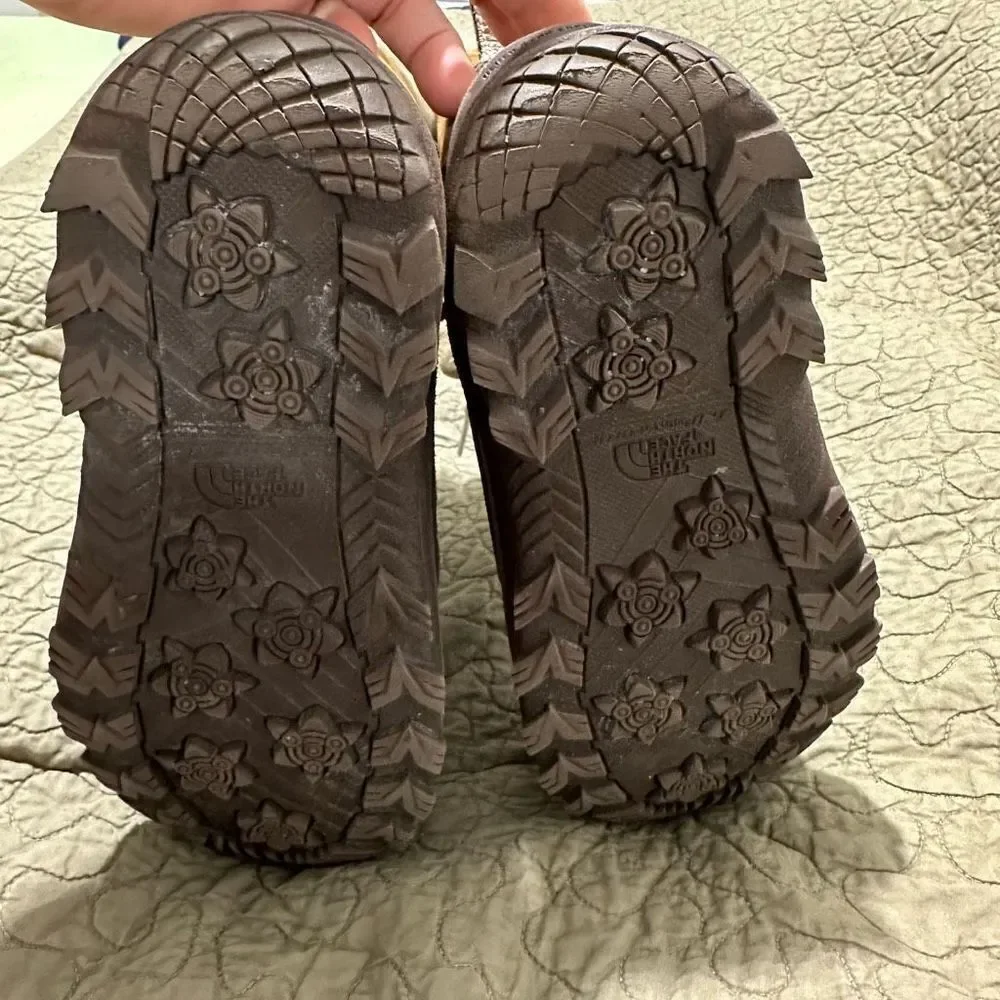 The North Face KIDS SHELLISTA EXTREME WATERPROOF BOOTS Size 5. A611
